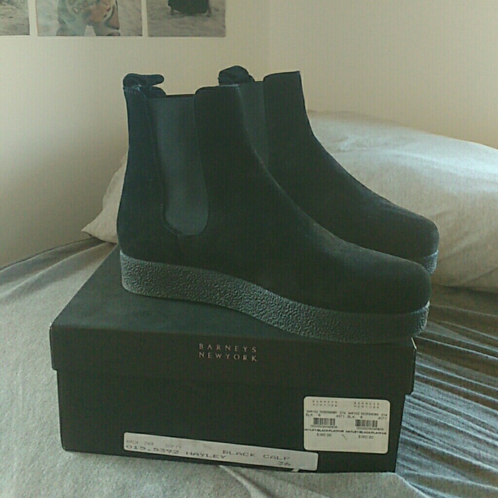 Barneys New York Chelsea Boots