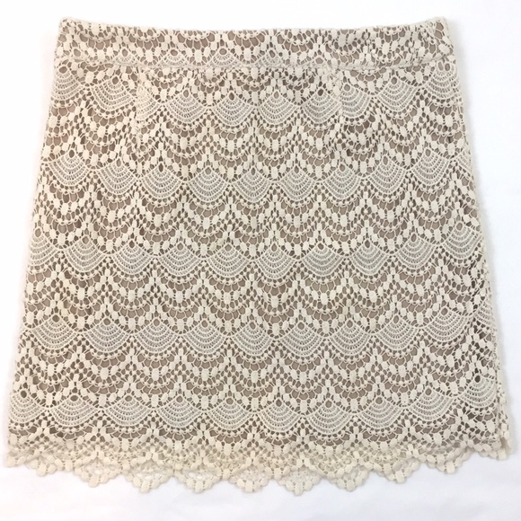 Beige crochet lace skirt with nude lining - Picture 2 of 3