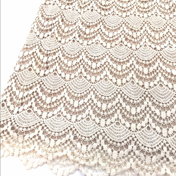 Beige crochet lace skirt with nude lining - Picture 3 of 3