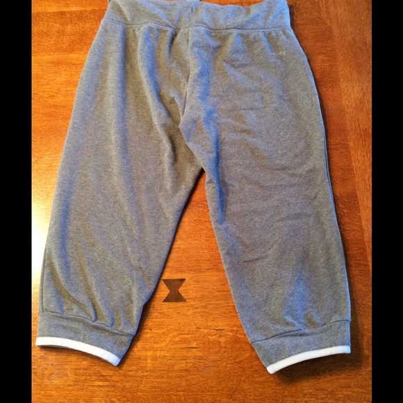 New listing 💕Nike just do it cropped pants 💕 - Picture 2 of 4