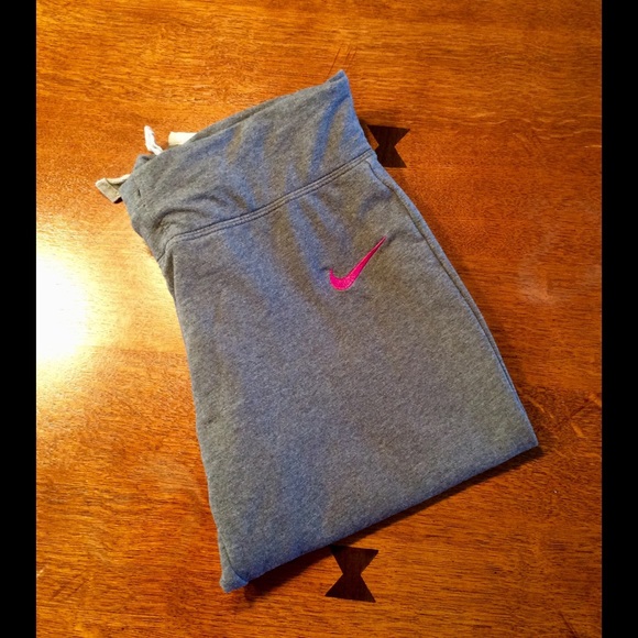 New listing 💕Nike just do it cropped pants 💕 - Picture 3 of 4