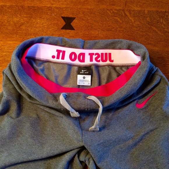 New listing 💕Nike just do it cropped pants 💕 - Picture 4 of 4