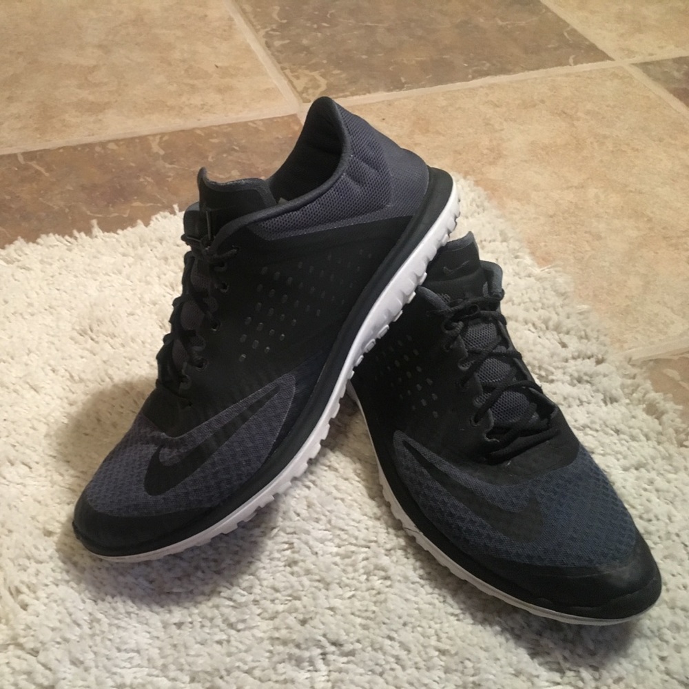 NIKE RUNNING SHOES