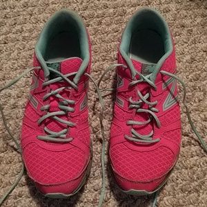 New Balance tennis shoes