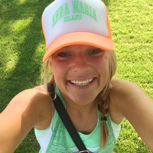 Meet your Posher, Emily