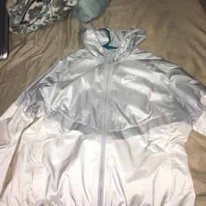 Nike windbreaker size m