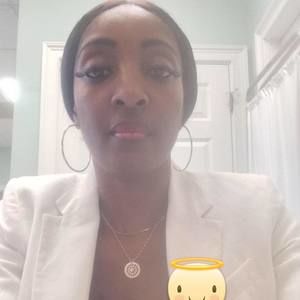 Meet your Posher, Lorie
