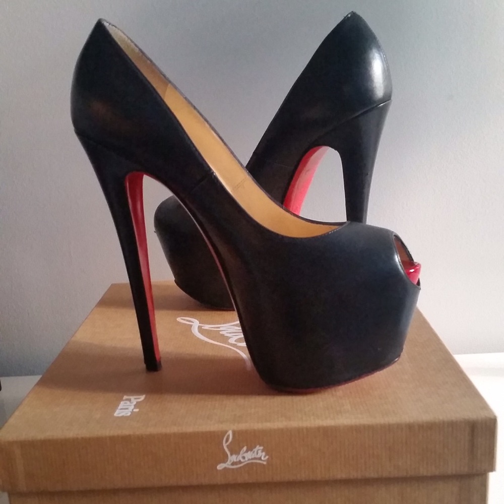 Christian Louboutin Highness Red peep toe. Size 37