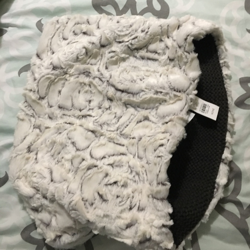 Rosette Faux Fur Popover Scarf in Zinc Gray