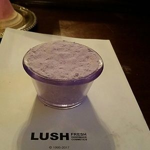 Lemon scent bath bomb
