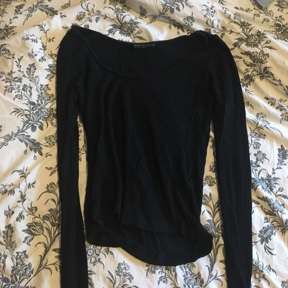 Cropped black long sleeved tee shirt