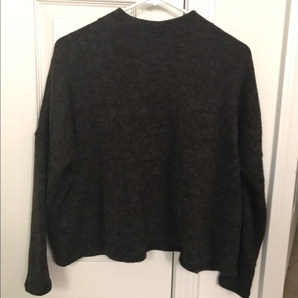 Wool low turtle neck top