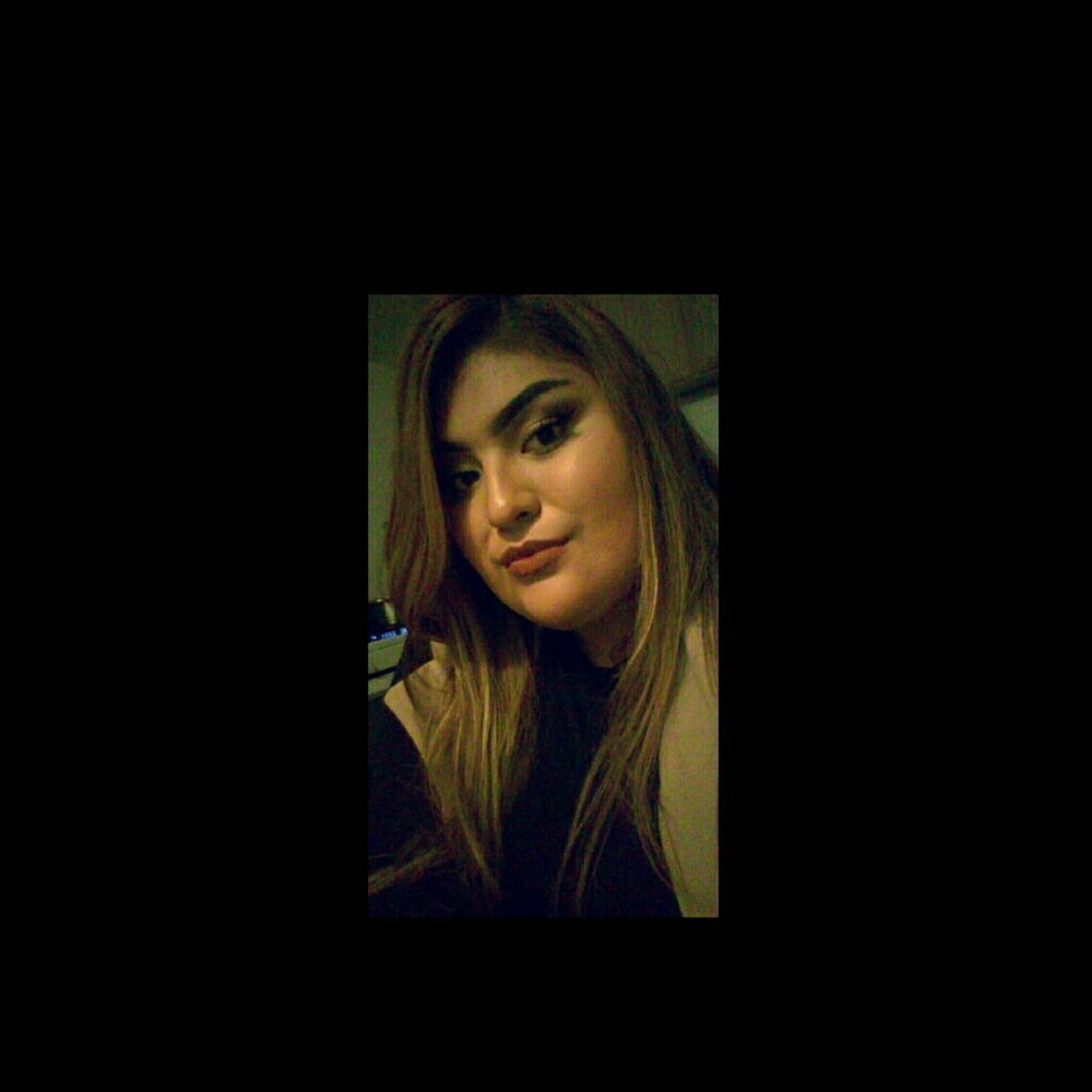 Meet your Posher, Estefania