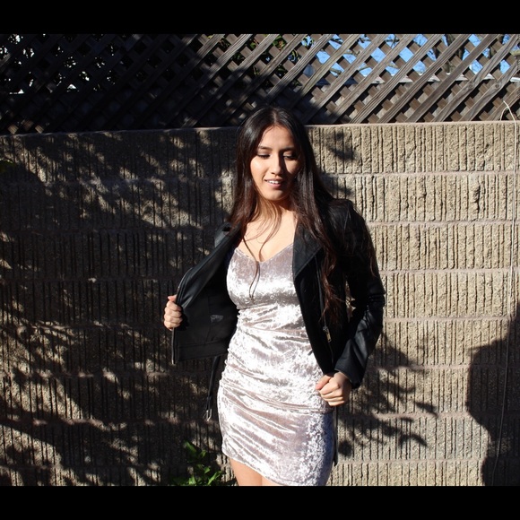 ✨HP✨Velvet Bodycon Dress - Picture 2 of 6