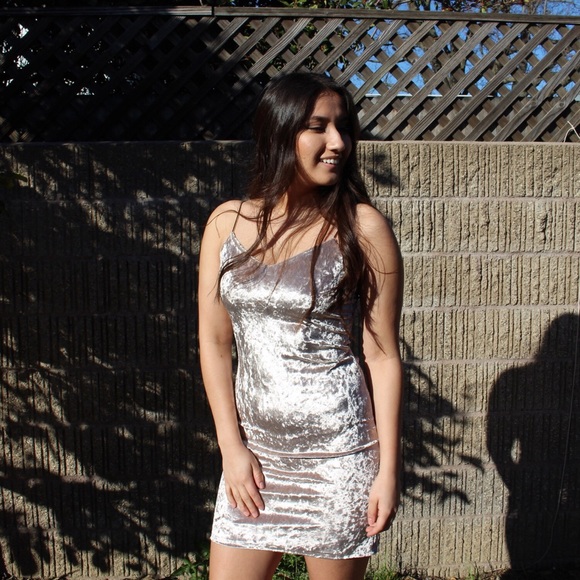 ✨HP✨Velvet Bodycon Dress - Picture 3 of 6