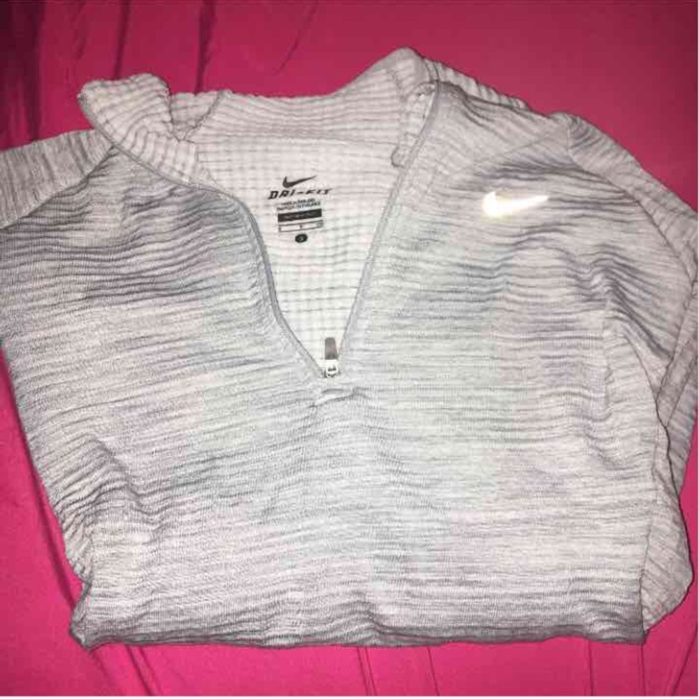 Nike pullover NWOT