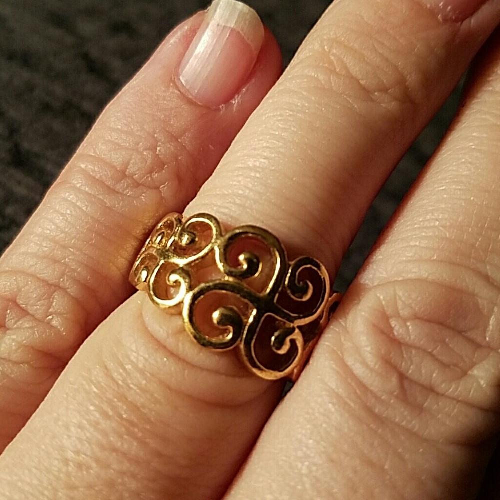 Size 7 Premiere Designs gold ring