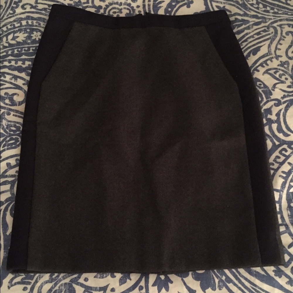 Gray/black pencil skirt