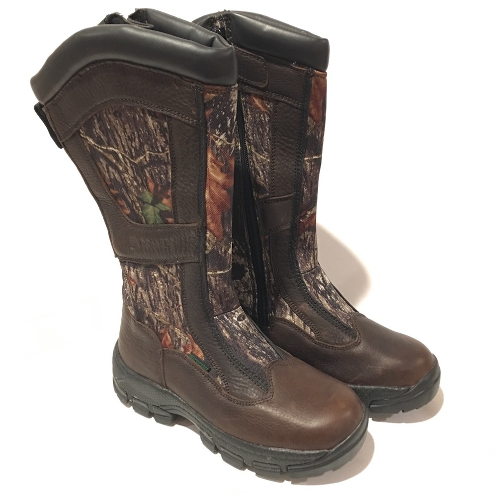 Women's size 6 waterproof hunting boots.