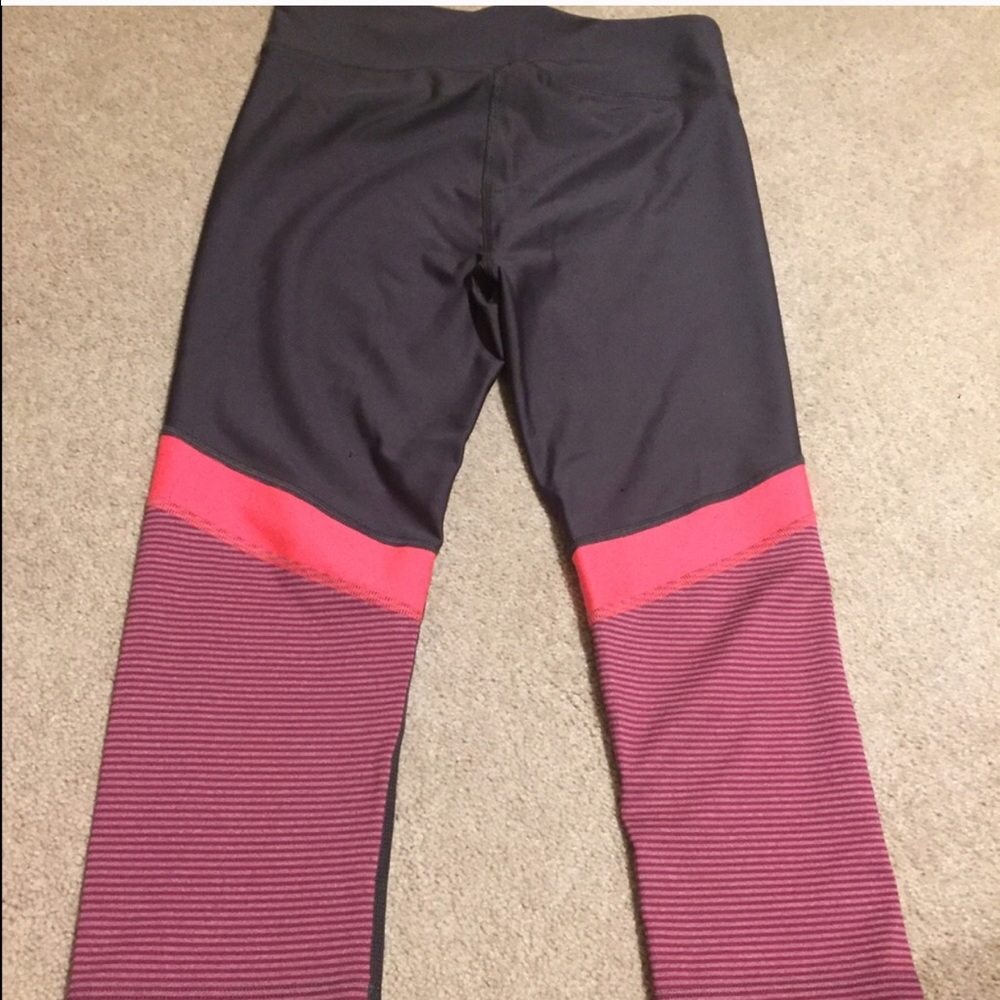 Under Armour Crop Pants - Picture 2 of 3