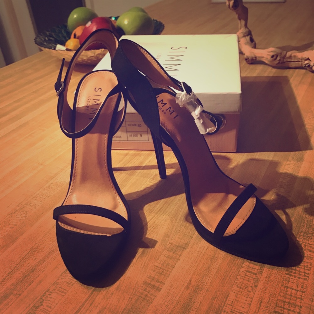 *PRICE DROP* SIMMI London black suede heels 👠