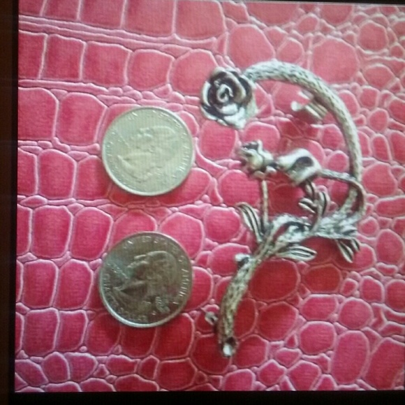 Earring Cuff - Picture 3 of 3