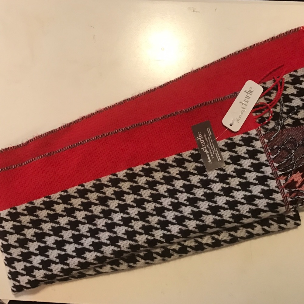 Charming Charlie white and black scarf