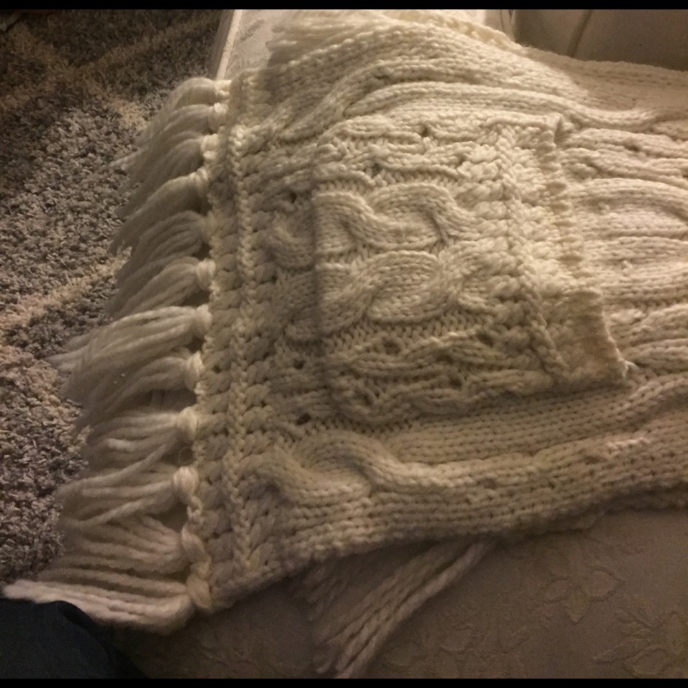 White wool scarf never worn