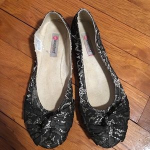 Lace flats