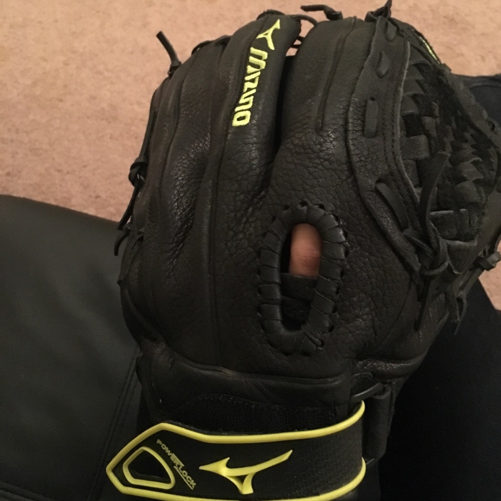 Softball glove