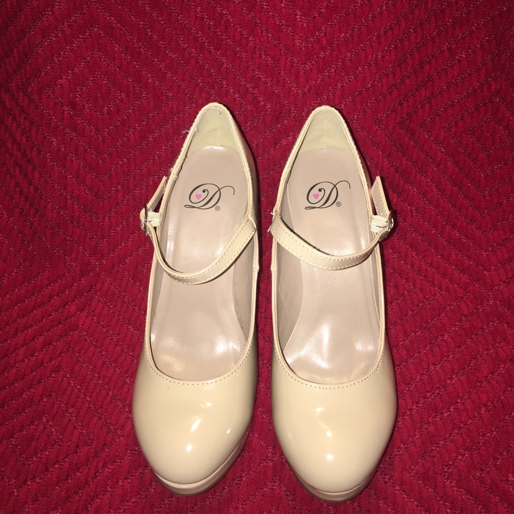 Tan beige nude maryjane pumps