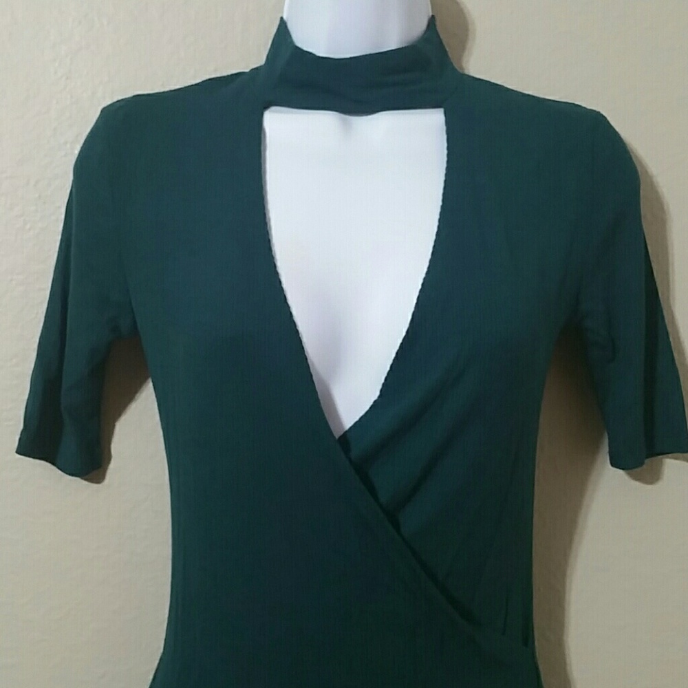 👄NEW! Mock Neck Surplice Top👄 - Picture 7 of 8