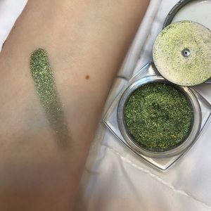 L'Oréal eye shadow- golden emerald