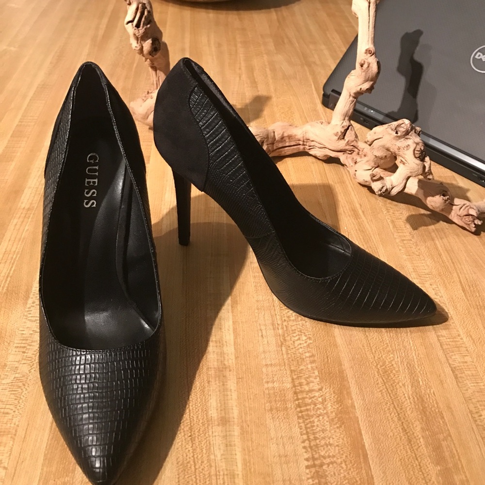 🔥BLACK FRIDAY PRICE [NWT] GUESS Snakeskin pumps