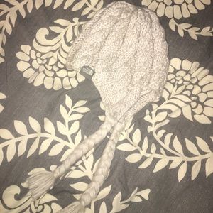 North face beanie CLOSING CLOSET MARCH 6🌈