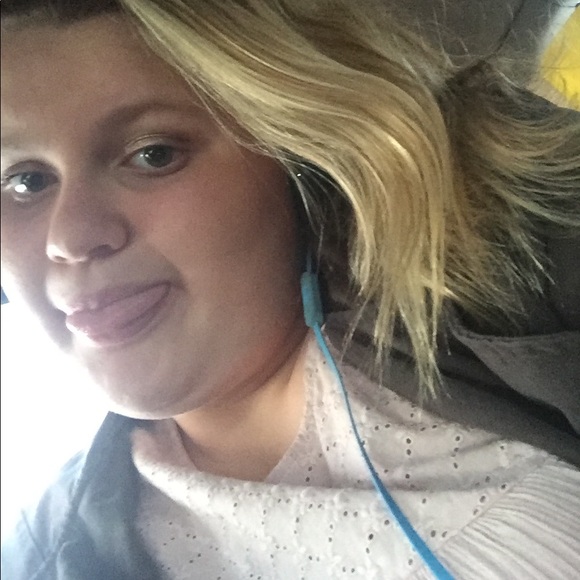 Hi I'm Calli! I'm a Christian 🌹🌹🌹🌹 - Picture 5 of 6