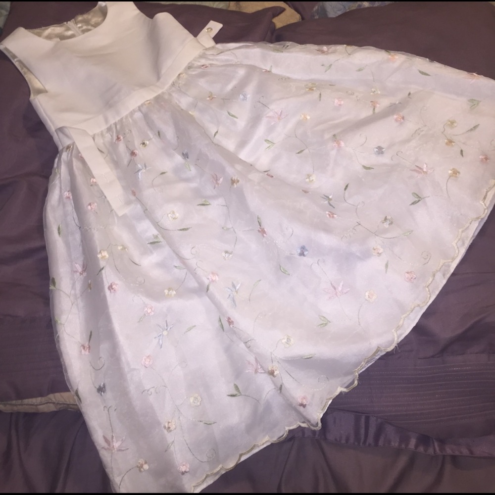 🔥Cinderella white satin, floral dress, size5🔥