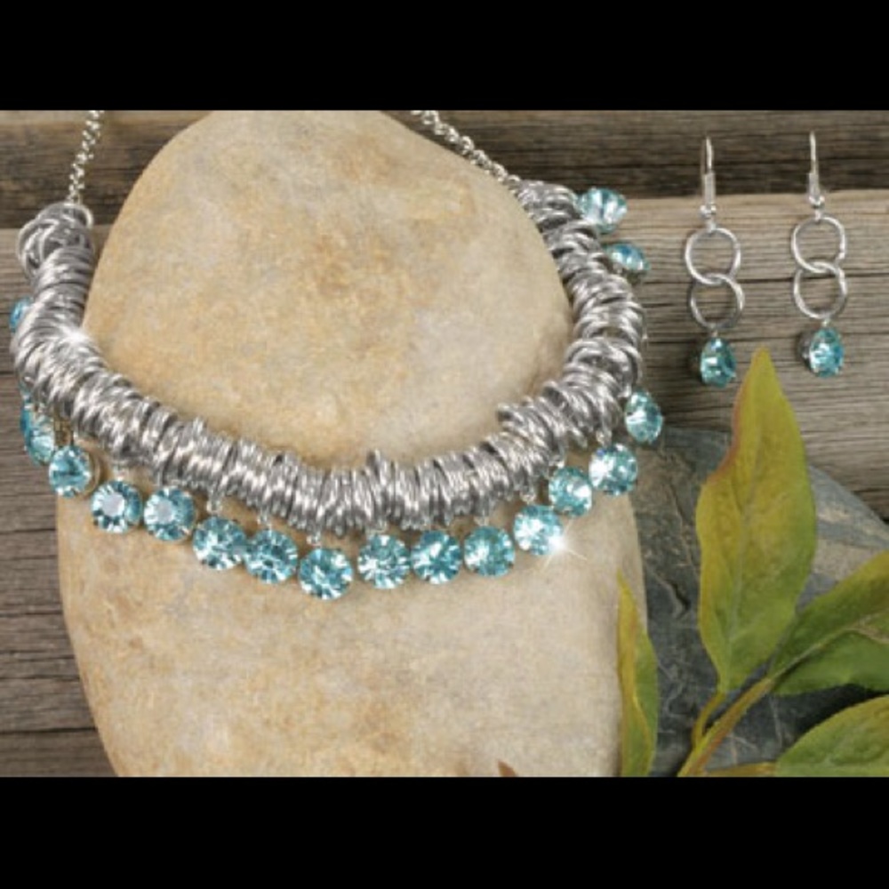 Dazzling Aqua crystals scores of Silvertone rings.
