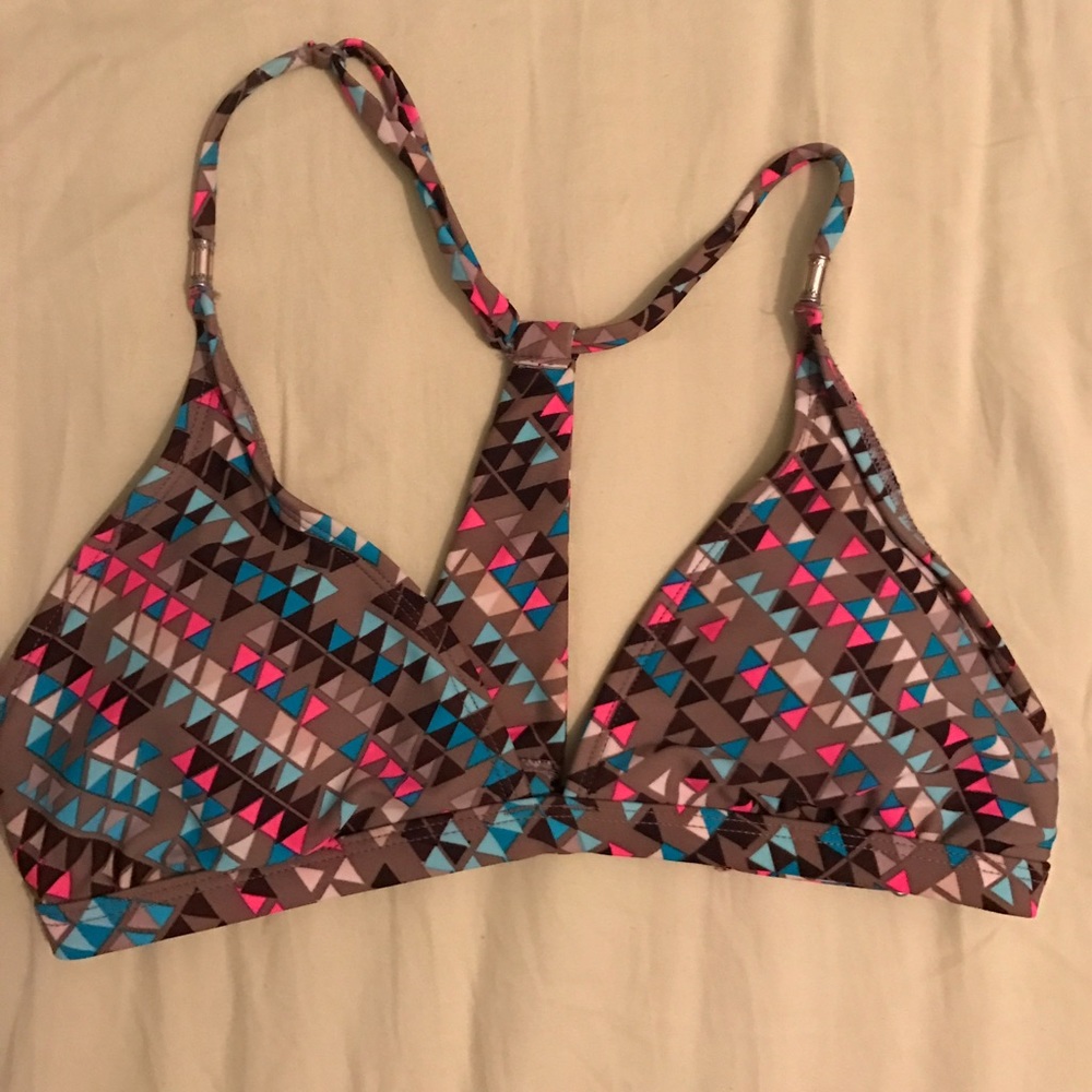 Sporty bikini top