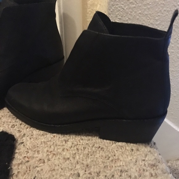 Black leather bootie. - Picture 2 of 4
