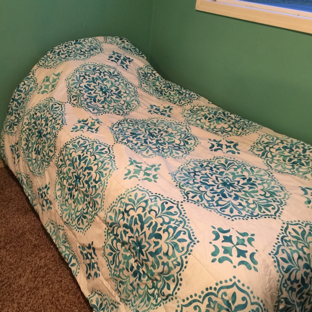 Twin bed spread