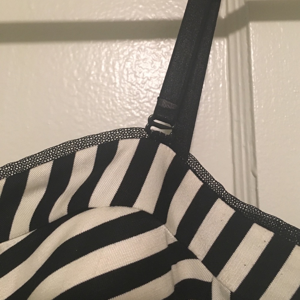 McGinn black & white strip dress - Picture 3 of 4