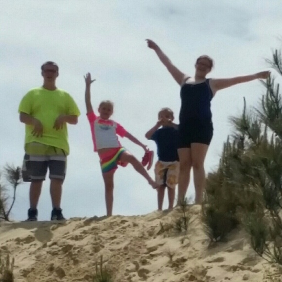 Meet your Posher, Lora - Picture 3 of 3