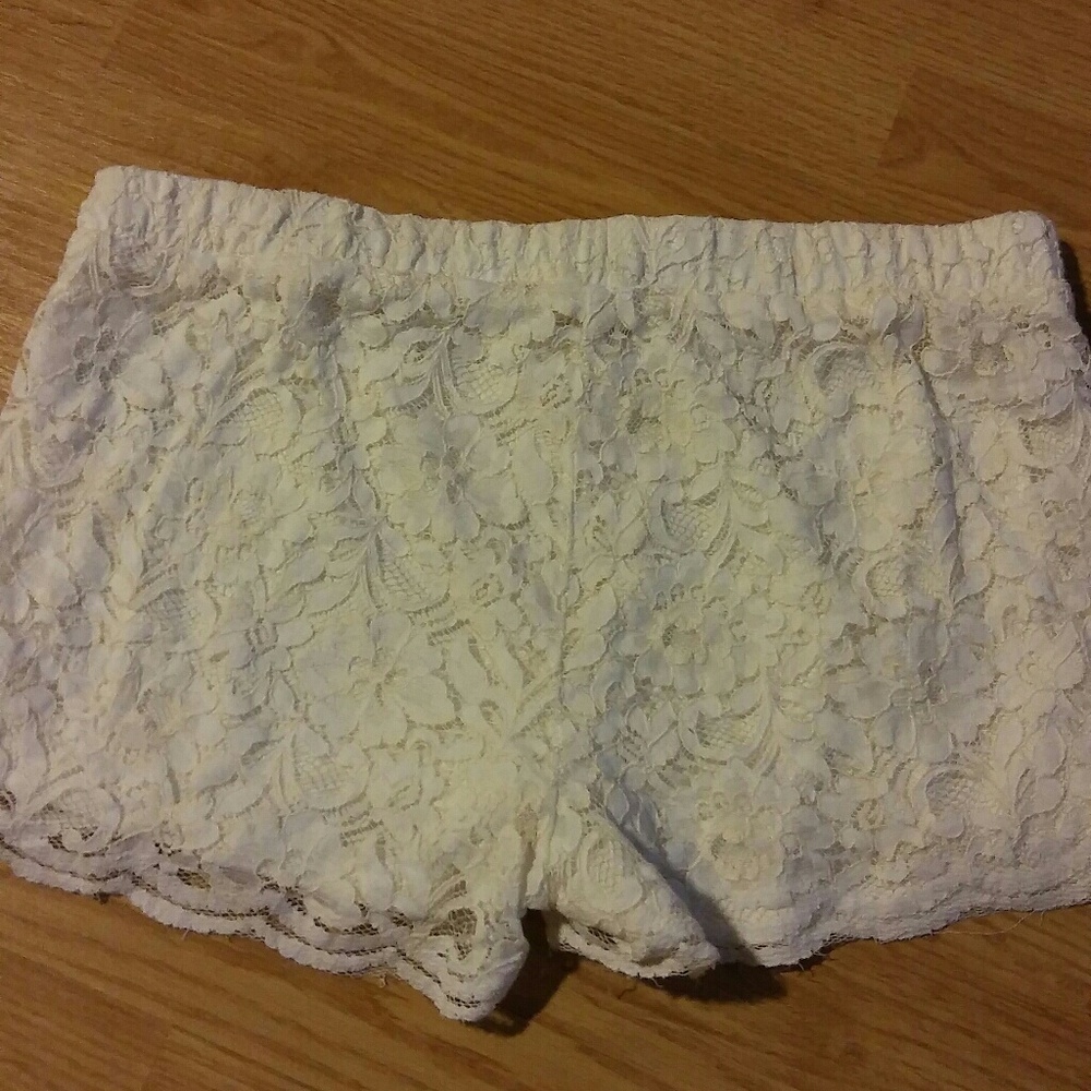 Lace relaxed shorts