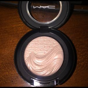 MAC Extra Dimension Eyeshadow MAC Extra Dimension Eyeshadow