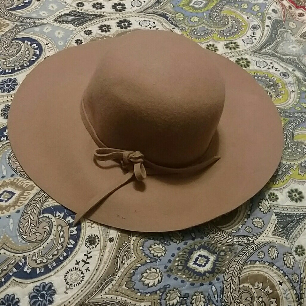 Felt floppy hat