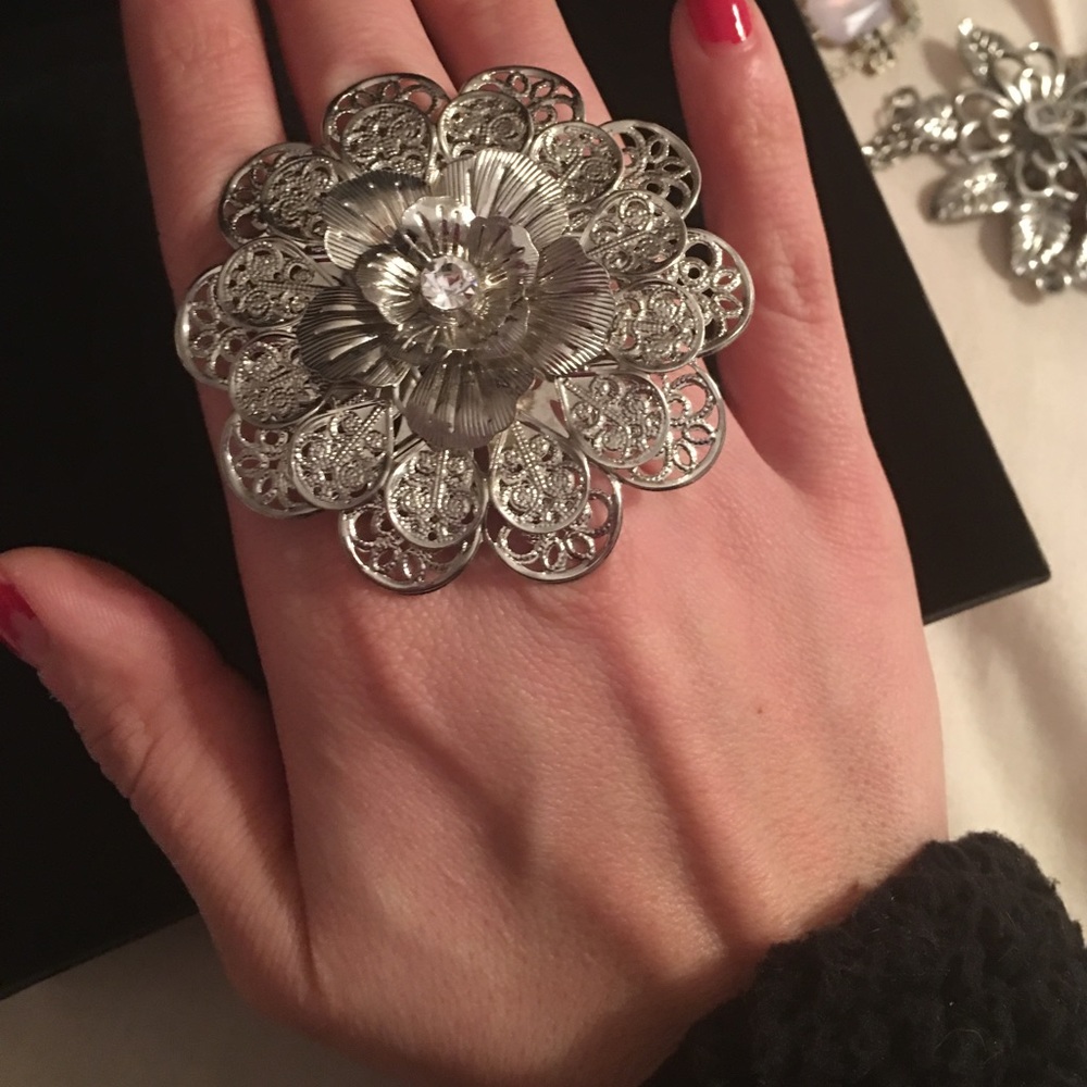 Flower Statement Ring - Picture 3 of 3