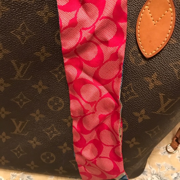 Coach scarf - Picture 2 of 4