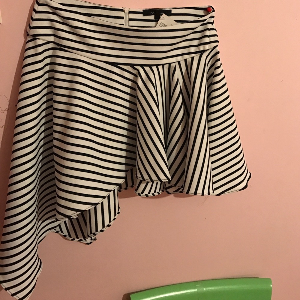 cute skirt (NEVER WORN)