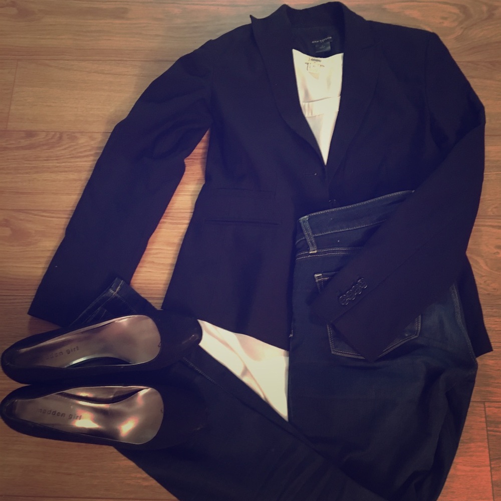 Ann Taylor Black Blazer!